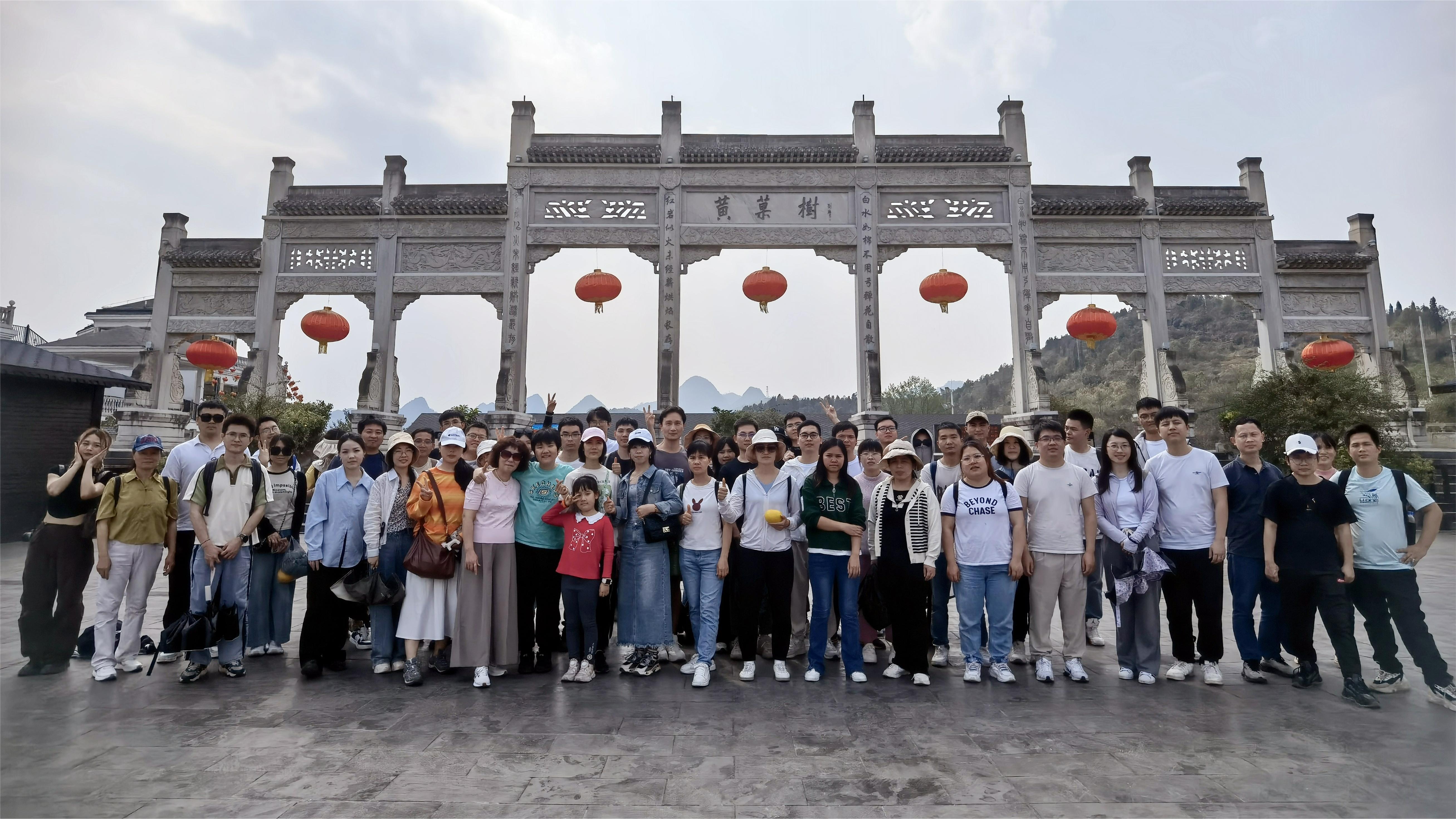 STONKAM organized a tour for the annual award winning employees!